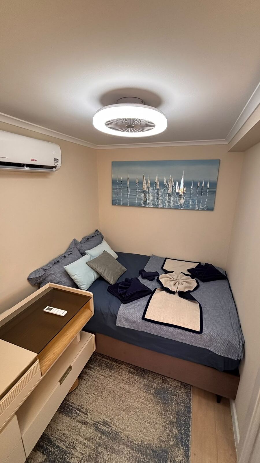 Third room, single bed